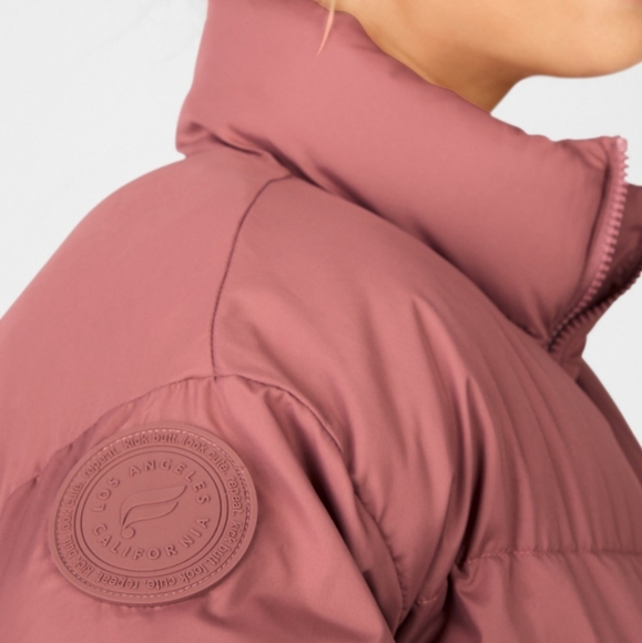 Fabletics Wander Cropped Puffer Jacket Cherry Mocha Adjustable Womens Medium - Picture 2 of 16